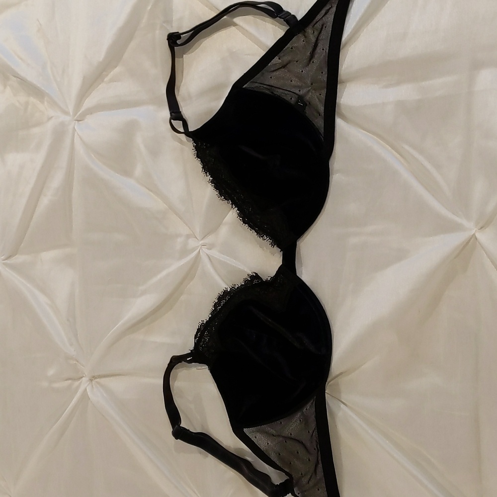 VICTORIA'S SECRET SEXY TEE UNLINED VELVET & LACE TRIM DEMI BRA 32DDD